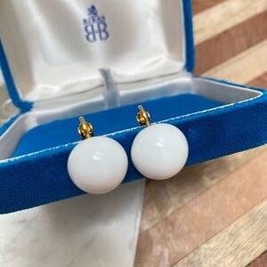 Vintage - White Milkglass Round Gold-tone Clip-on Earrings